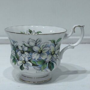 Vintage ROYAL ALBERT England Pacific‎ Dogwood Tea Cup White flowers w/Gold Trim